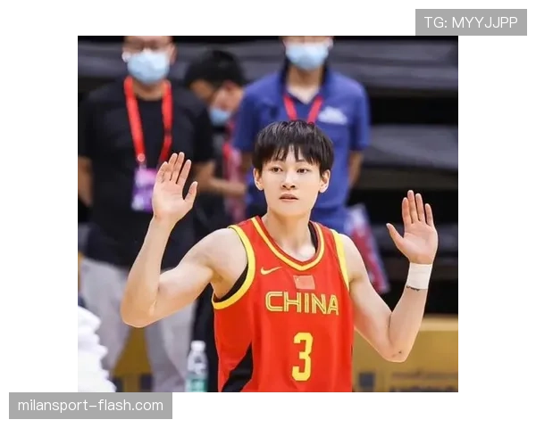 杨力维又穿得像明星，场上拼命，场下钱包瘪了？