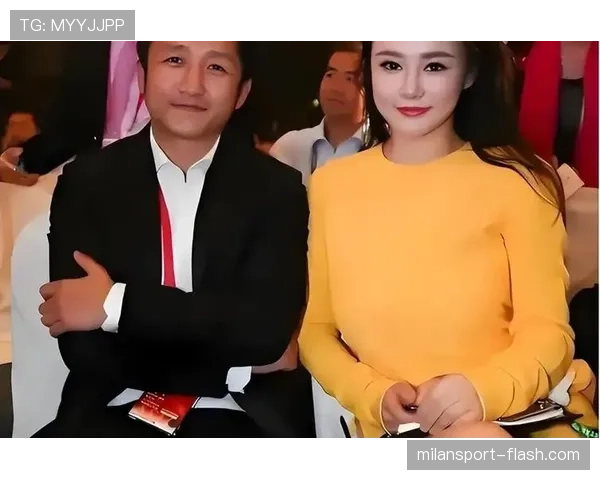 看到邹市明拎着名牌购物袋进楼下小超市，隔壁阿姨差点晕过去